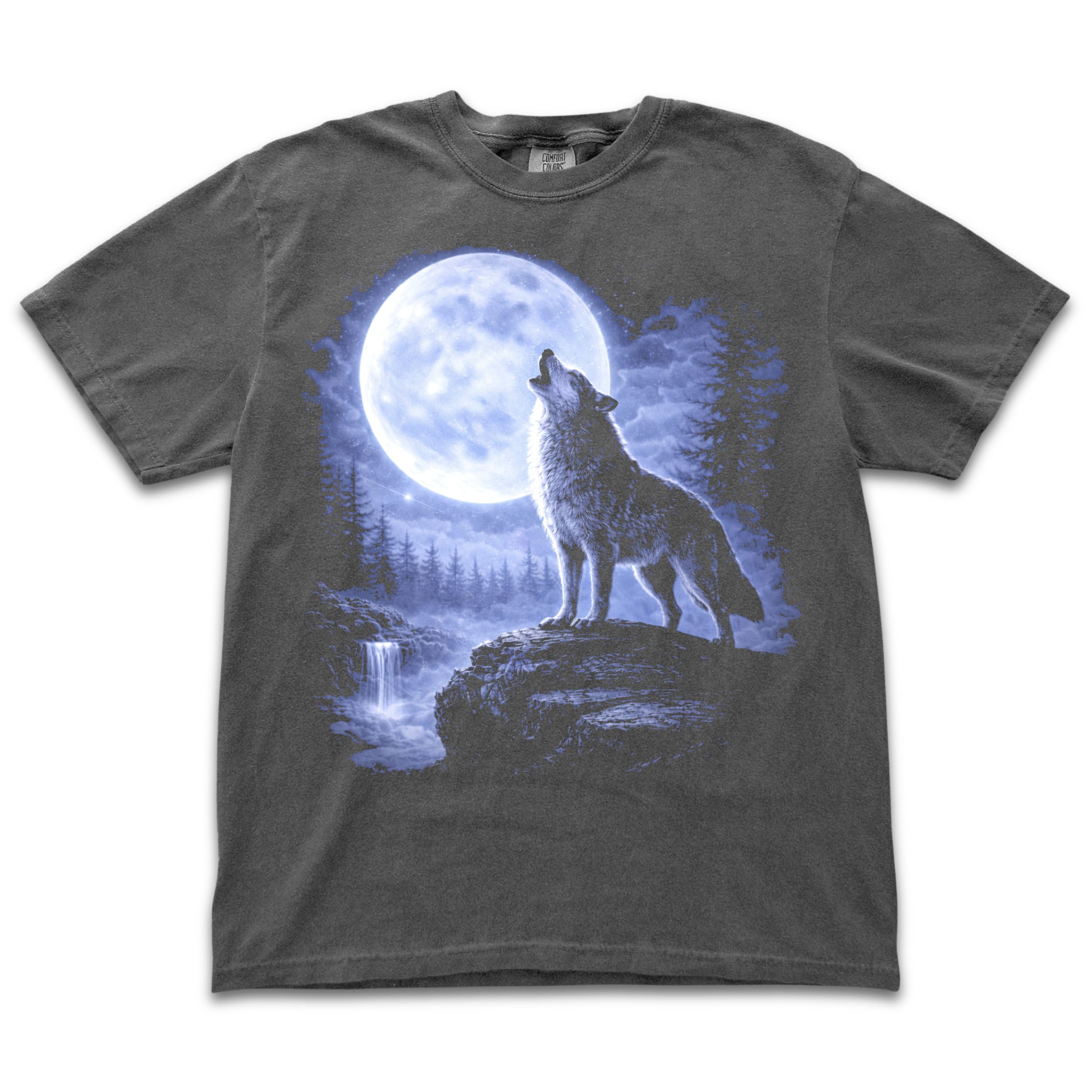 Wolf Howling to the Moon