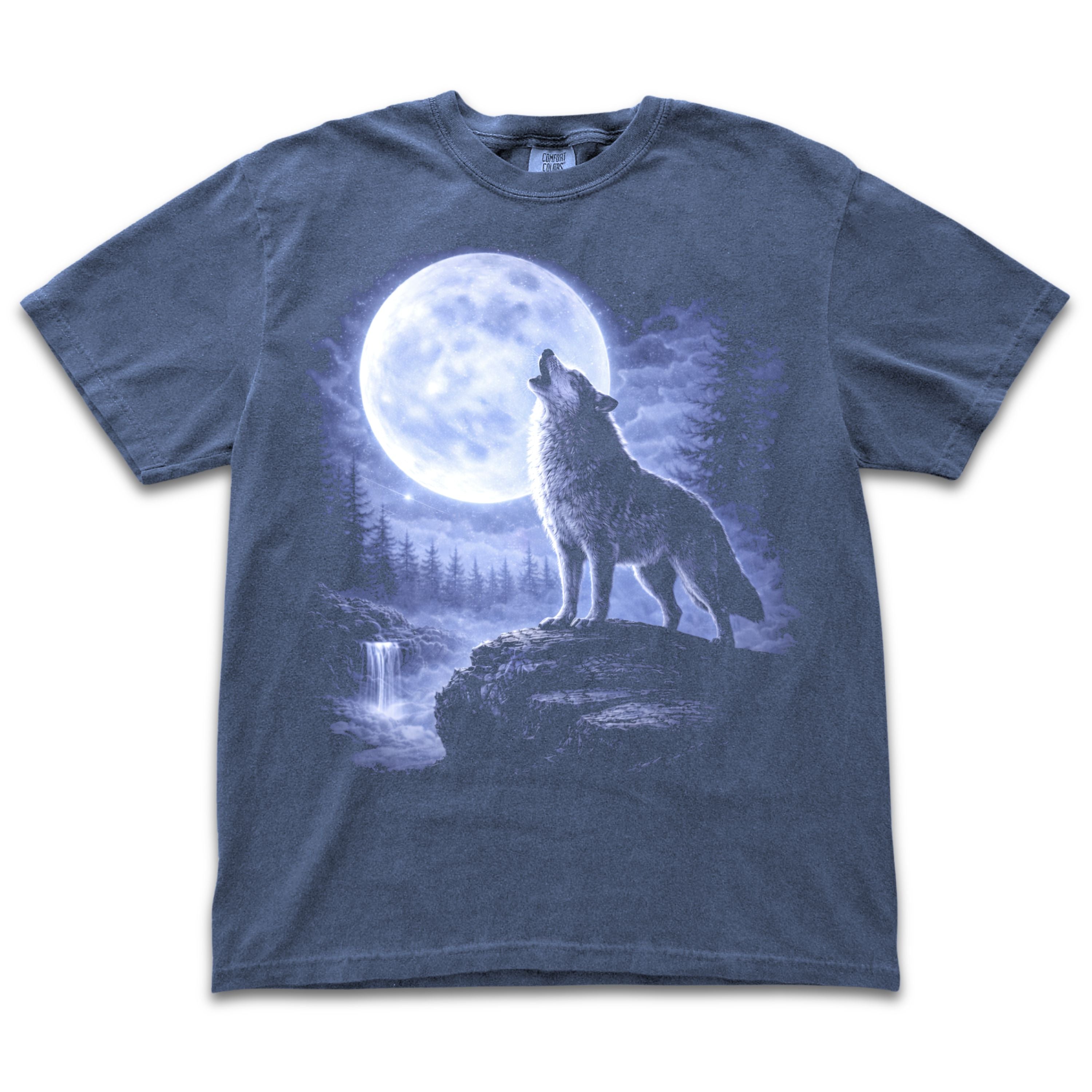 Wolf Howling to the Moon